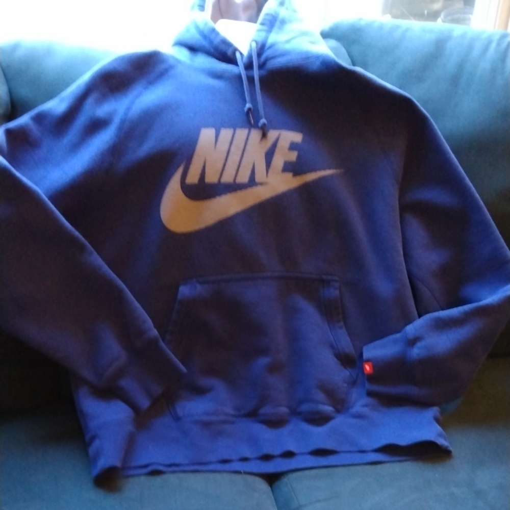 Men's XL Nike hoodie in blue with grey interior of hood. 85% cotton 15% poly EUC